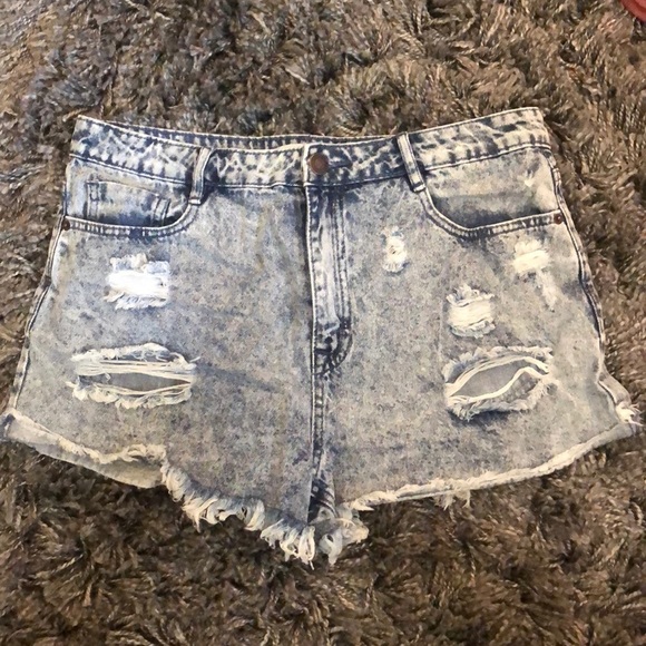 Forever 21 Pants - High-waisted tipped jean shorts